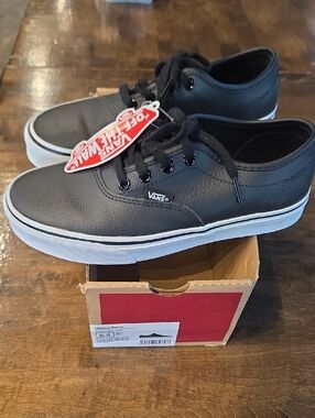 Vans Size 6.5 Women's Black Leather Low-Top Sneakers with White Sole